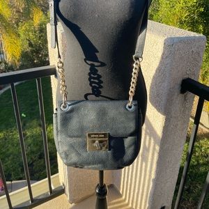 Michael Kors Cecelia Pebble Saddle
Black